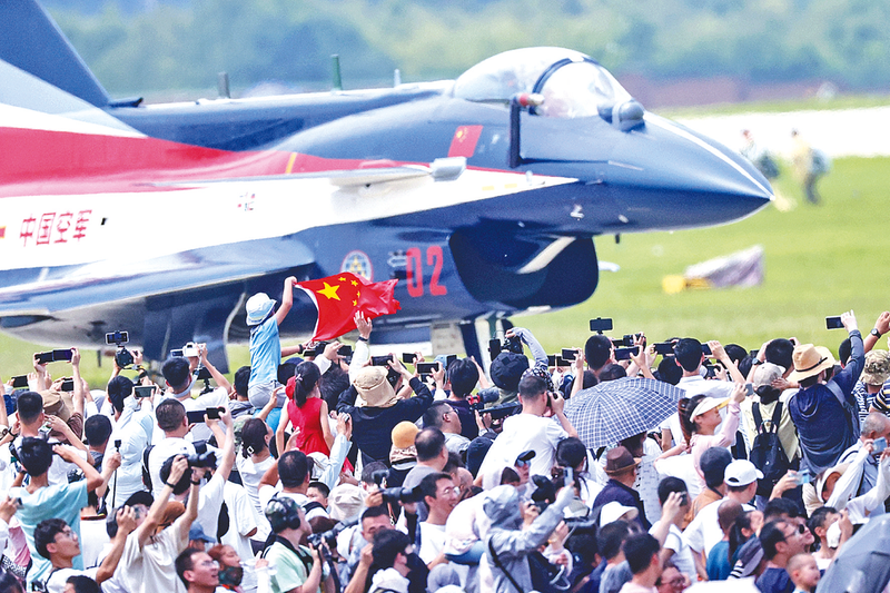 操肥逼一H长春航空展迎来首个公众日