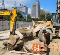 男生同性恋互捅鸡鸡视频高温下的坚守｜道路建设者用汗水铺就畅通路